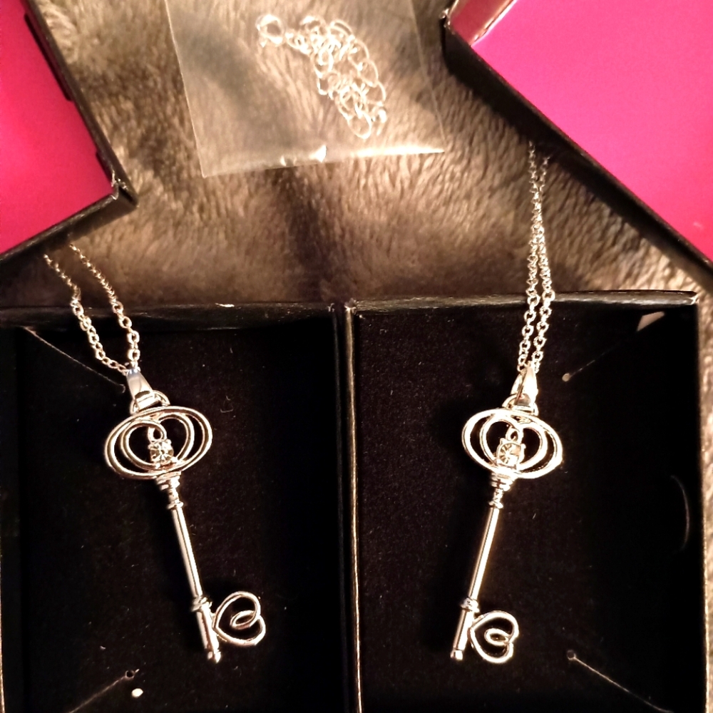 NIB Vintage Twin Matching Heart Locke Key Charm Necklaces - Pair of Two